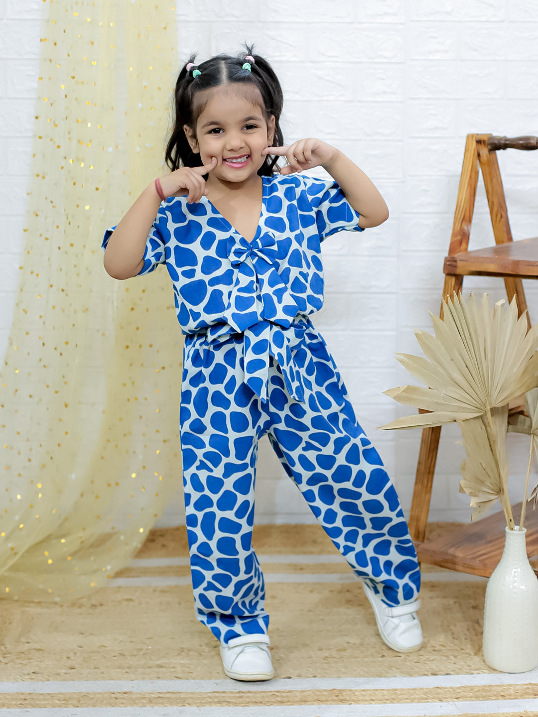 Girls Abstract Printed V-Neck Tie Up Detailed Pure Cotton Top With Trousers