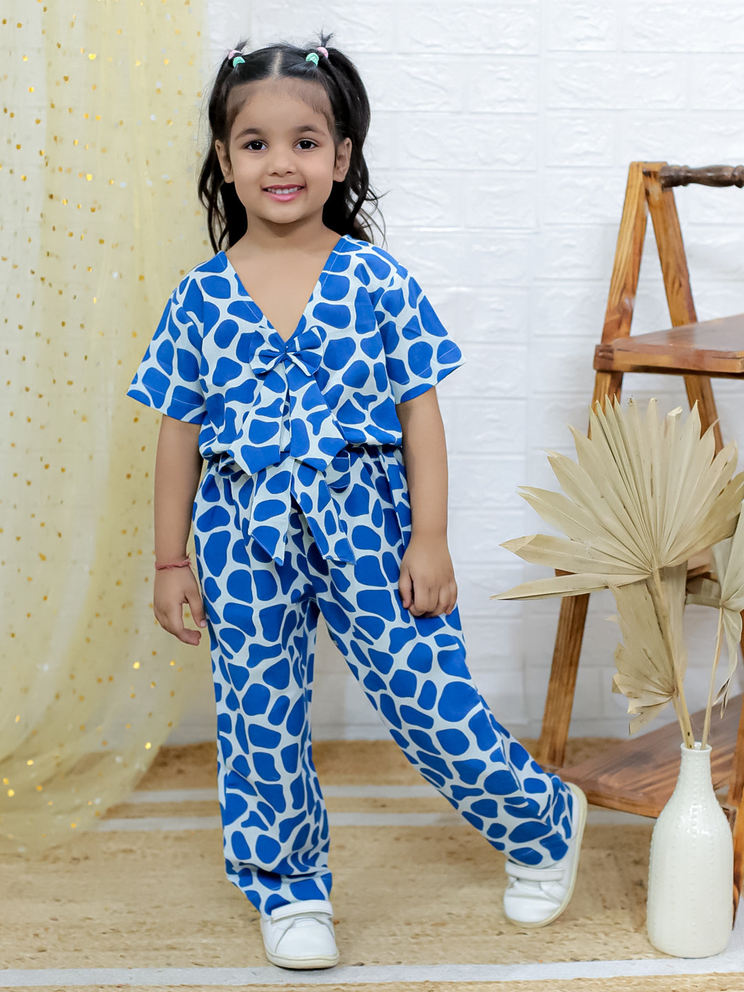 Girls Abstract Printed V-Neck Tie Up Detailed Pure Cotton Top With Trousers